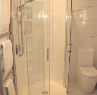 Motueka Bed & Breakfast | Beautiful Birch Tree B&B: Ocean Views & 4-Star Comfort