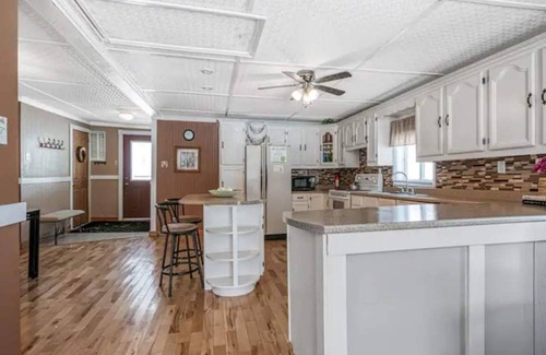 Byng Inlet Cottage | Discover The Birch: Your Ideal Family-Friendly Retreat!