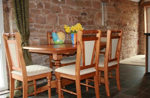 Carlisle House | Top-Rated The Bird Bath: Family-Friendly with Hot Tub