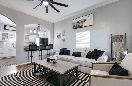 San Angelo House | Exceptional Family Retreat at The Bird House Downtown