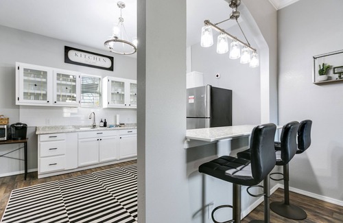 San Angelo House | Exceptional Family Retreat at The Bird House Downtown