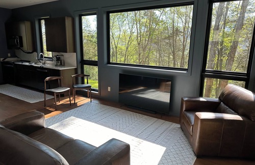 Blacksburg House | Experience The Nest: Secluded Cabin Near VT with Breakfast