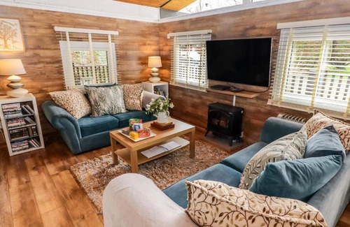 Cenarth House | Exceptional Stay at The Bird House: Pet-Friendly & Pool Access