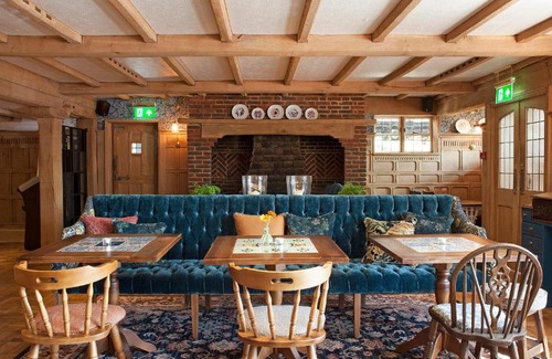Knowl Hill Hotel | Discover The Bird In Hand: 4-Star Family-Friendly Stay