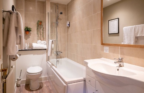 Knowl Hill Hotel | Experience The Bird In Hand: 4-Star Family-Friendly Stay