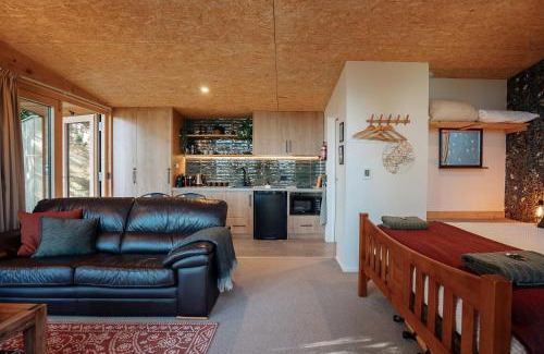 Christchurch Apartment | THE BIRD'S NEST - Secluded getaway!