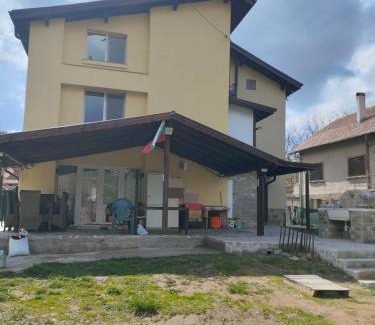 Pernik House | The Bird Villa