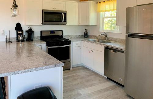 East End House | Experience Comfort at The Birdhouse - Rated 9/10!