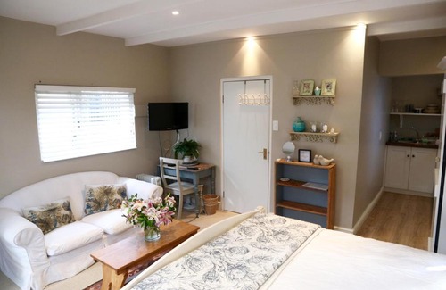 Rondebosch Apartment | Discover The Birdhouse: 4-Star Oceanfront Retreat