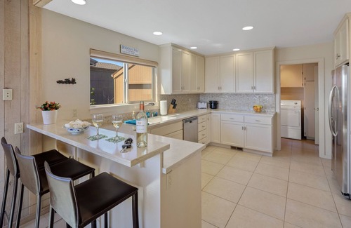 Bodega Bay House | Discover "The Birds": Beachside Retreat with Hot Tub
