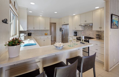 Bodega Bay House | Discover "The Birds": Beachside Retreat with Hot Tub