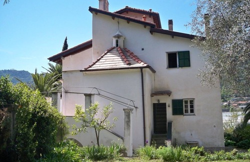 Camporosso House | Pet-Friendly Escape at The Birds - White House, Rated 9.8!