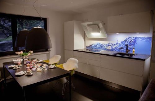 Schlitz Apartment | Outstanding Birdy Mountains Lodge: Pet & Child Friendly Stay