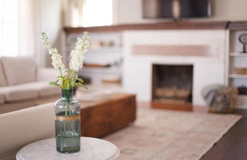Norman House | The Bishop Charming 4BR Retreat OU Campus 100yo