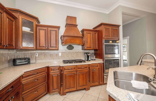 West Chester House | The Bishops Manor, Stay for 10!