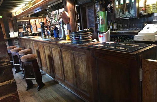 Fyfield Hotel | Experience Comfort at The Black Bull Inn - 5 Star Stay