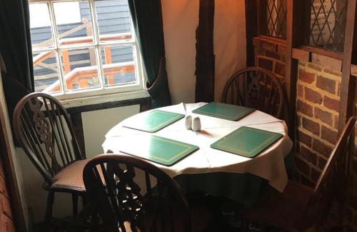 Fyfield Hotel | Experience Comfort at The Black Bull Inn - 5 Star Stay