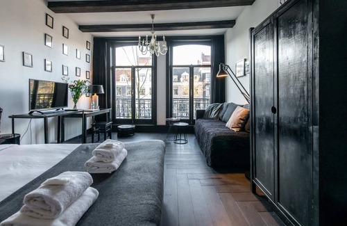 De Weteringschans Bed & Breakfast | The Black Canal Studio in heart of Amsterdam