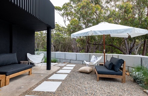 Hyams Beach House | Discover The Black Cockatoo: Hyams Beach Designer Escape