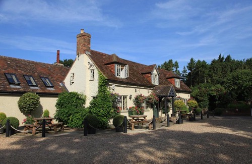 Old Warden Hotel | Discover Comfort at The Black Horse in Ireland