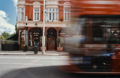 Kilburn Hotel | Stay at The Black Lion Pub & Boutique Guesthouse - Rated 9.3!