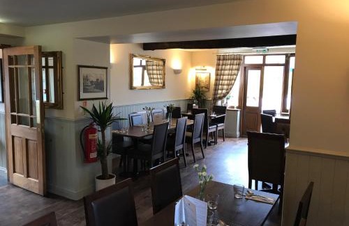 Horsham St Faith Hotel | Discover The Black Swan Inn: 9/10 Rated with Family Amenities