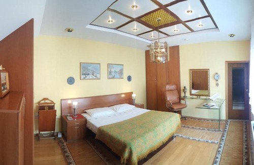 Shkoder House | Exceptional The Blacksmith's Suite with Breakfast Included