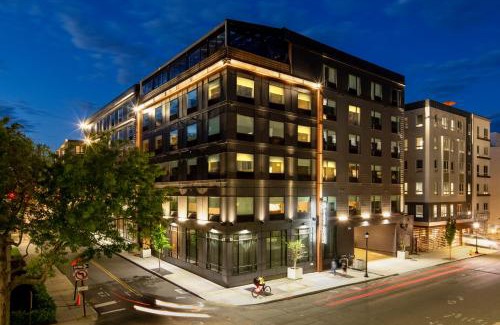 Downtown Hotel | Discover The Blake Hotel: Pet-Friendly Retreat with Dining