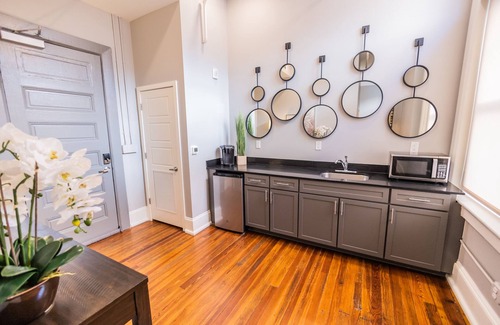 Lake City Hotel | Top-Rated The Blanche: Family-Friendly & Accessible Stay