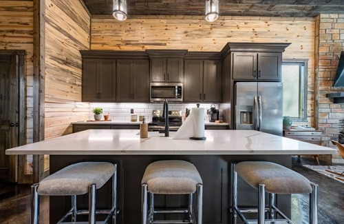 Pickens Cabin | Ideal Blaylock Cabin with Hot Tub & Pet-Friendly Comfort