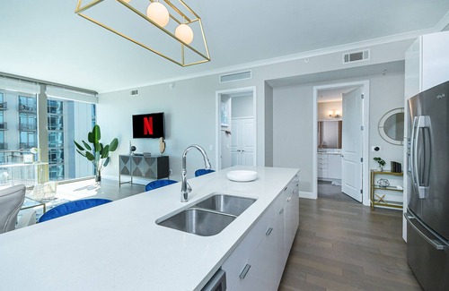 Buckhead Village Condo | Discover The Bleu Oasis: Family-Friendly Retreat with Pool