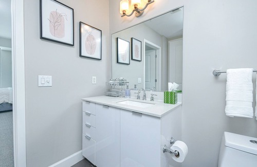 Buckhead Village Condo | Discover The Bleu Oasis: Family-Friendly Retreat with Pool