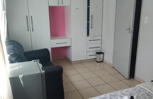 Greater Johannesburg Metropolitan Area House | Discover The Bliss Guest House with Relaxing Hot Tub Access