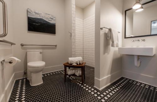 Blowing Rock Hotel | Exceptional Stay at The Blowing Rock Manor - Top Rated 9.5