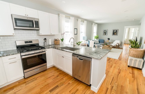 New Haven Apartment | Experience The Blue Bird: Oceanfront Bliss with Breakfast