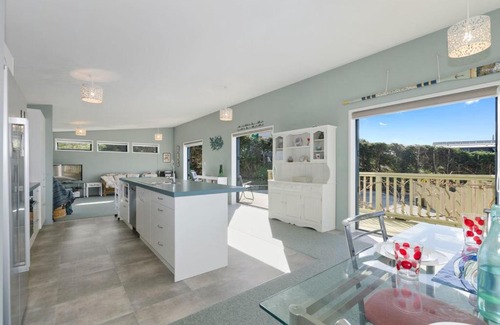 Waipu House | Discover The Blue Cottage: Family-Friendly Retreat in Waipu