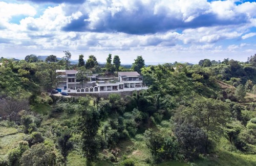Bullawala Villa | Experience The Blue Door - Rustic Art Deco Villa with Views