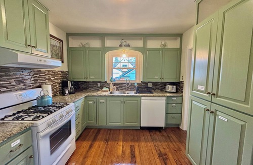 Garden District House | Unforgettable Stay at The Blue Gable: Hot Tub & Home Theater