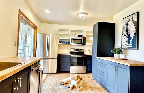 Woolford House | Discover The Blue Heron: Waterfront Escape with Kayaks