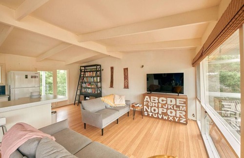 Surf Coast House | The Blue House - 200m from Point Roadknight Beach