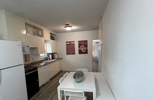 Norman House | The Blue House on Campus Corner! Awesome tailgating area and 2 bedroom!