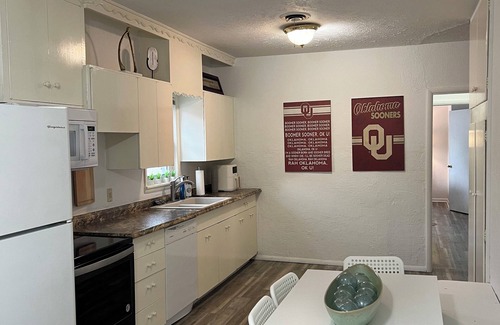 Norman House | The Blue House on Campus Corner! Awesome tailgating area and 2 bedroom!