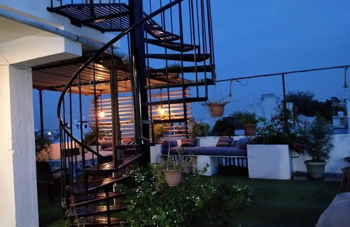 Udaipur District Apartment | Inviting Blue House Studio Apartment with Breakfast Included
