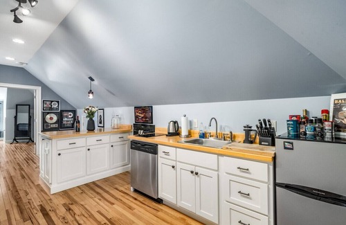 Radnor Apartment | The Blue Loft (Morton Upper)