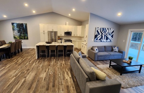 South Bruce Peninsula Cottage | Experience The Blue Nest: Pet Friendly with Ocean Views