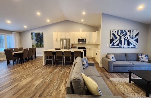 South Bruce Peninsula Cottage | Experience The Blue Nest: Pet Friendly with Ocean Views