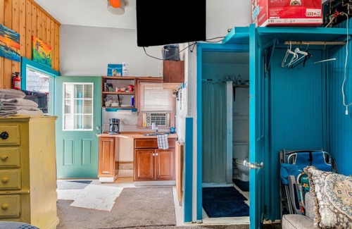 Ocean Beach Hotel | Discover The Blue Parrot Guest House: Family-Friendly Retreat