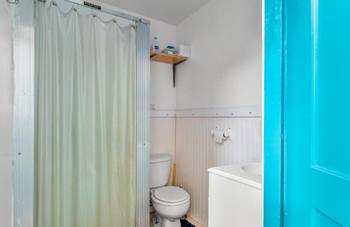 Ocean Beach Hotel | Discover The Blue Parrot Guest House: Family-Friendly Retreat