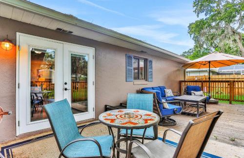 Florida Shores House | Discover Family-Friendly Comfort at The Blue Pearl Hotel