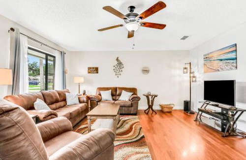 Florida Shores House | Discover Family-Friendly Comfort at The Blue Pearl Hotel